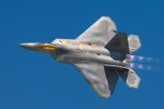 F-22“平板操控”无人机只是小儿科？歼-20S双座版已主宰未来空战！