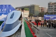 中国超级高铁颠覆想象：620kmh贴地飞行，技术自立粉碎“剽窃”谣言！