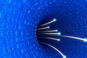中国空芯光纤百公里突破震惊世界！通信技术再登巅峰！